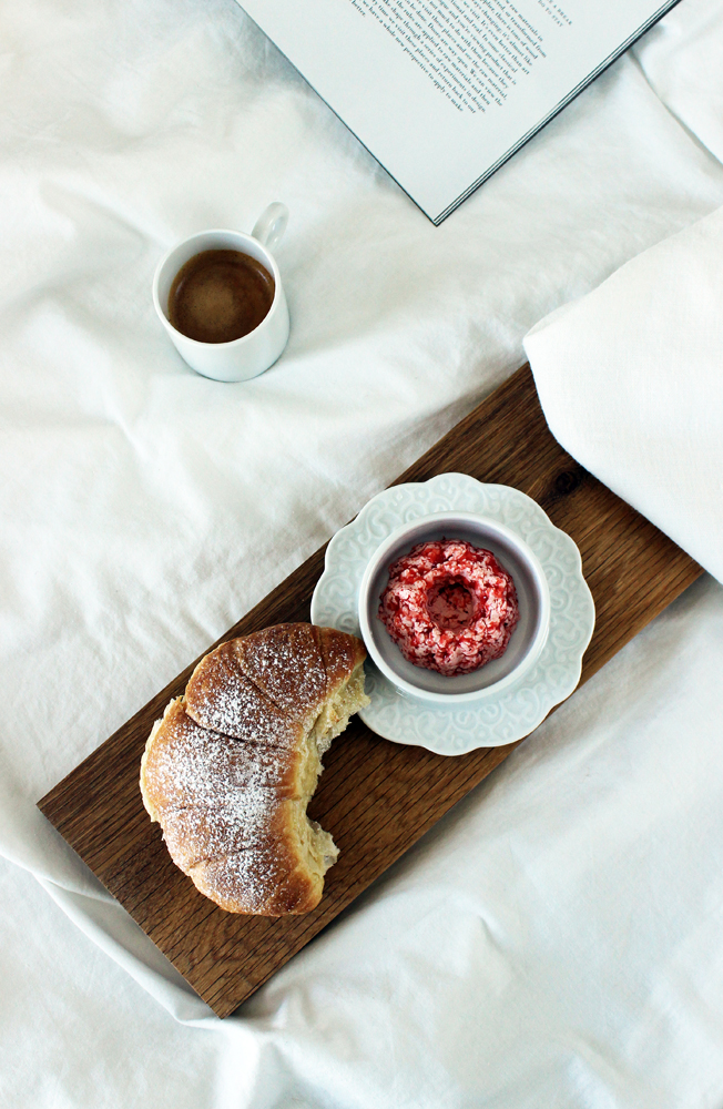 Frühstück-im-Bett-Blog-jennadores-Espresso-Erdbeerbutter-Rezept-Alessi-Get-dressed-Geschirr-Marcel-Wander